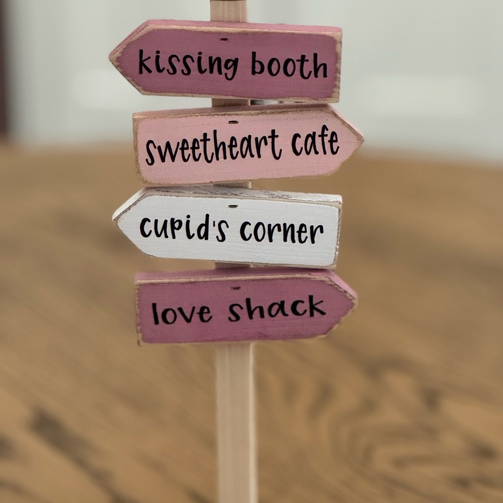 Rustic Valentine's Day Signpost Decor